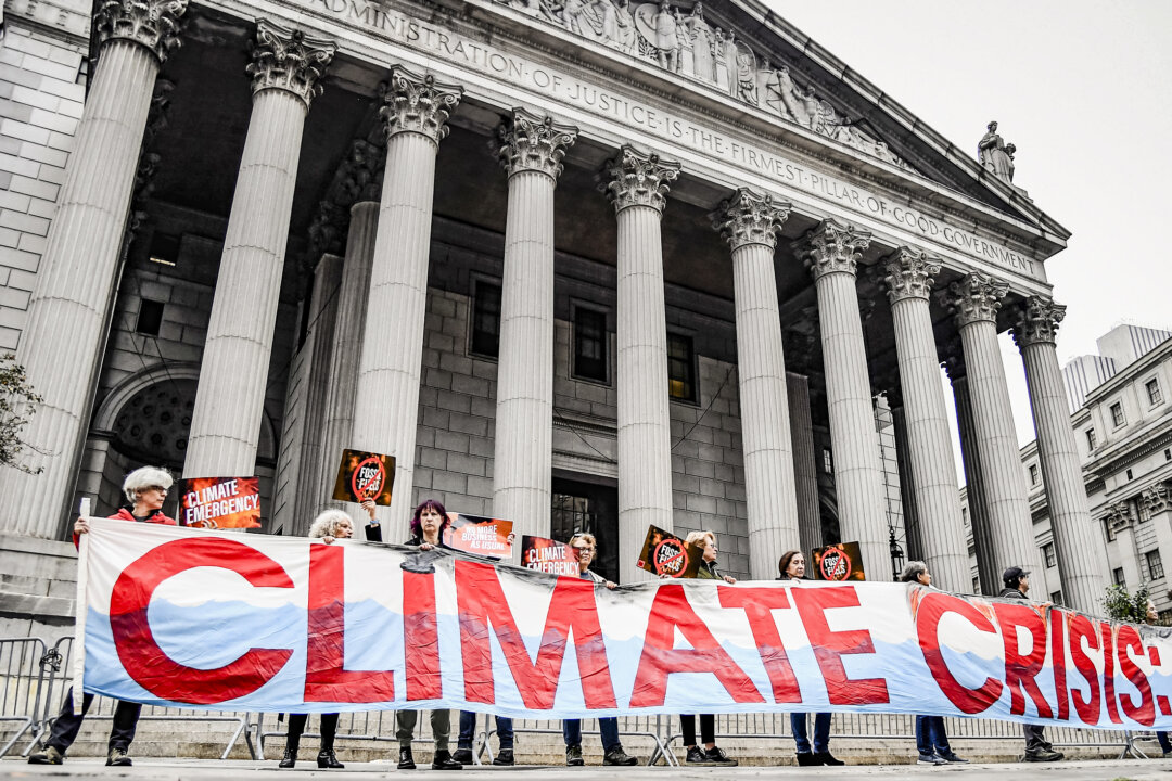 Legal Analysts Say Climate Lawsuit Faces Uphill Battle at Supreme Court